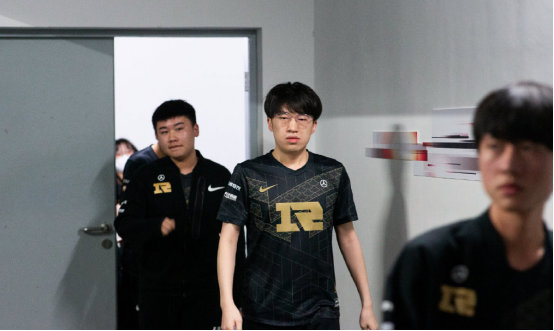 但在压力下 但在压力下