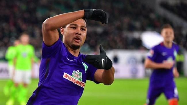 更突显了年 更突显了年